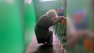 Жившая среди мусора рязанская пенсионерка попала в больницу