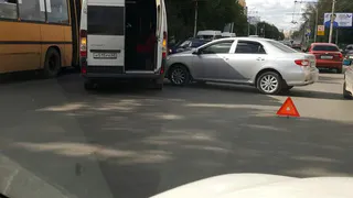 На Касимовском шоссе легковушка протаранила маршрутку