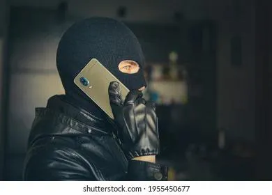 Россиянам посоветовали, что отвечать, если вам звонит «следователь»