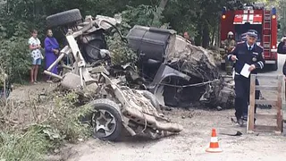 Нет живого места: в Приокском машина влетела в дерево