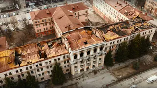 Сгоревшее здание бывшего училища связи в Рязани показали с высоты