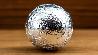 Вот для чего китайцы всегда носят с собой в сумке шарик из фольги. Посмеялась, когда узнала, но теперь сама так делаю