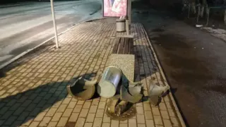 Ночью во Владимире вандалы разбили урну на остановке общественного транспорта