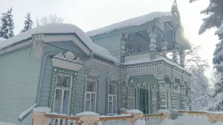 Опасную наледь убрали с кровли Музея народного творчества 