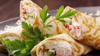 Все гости попросят рецепт: три необычные начинки блинов на Масленицу