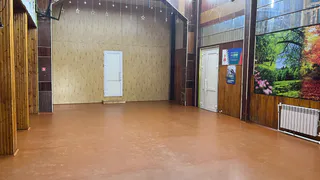 В пригороде Сыктывкара во время ремонта преобразили танцевальный зал