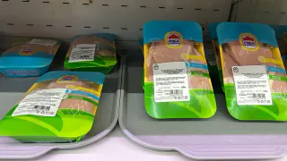 "Там одни микробы": Роскачество назвало бренды филе курицы, которые лучше обходить стороной