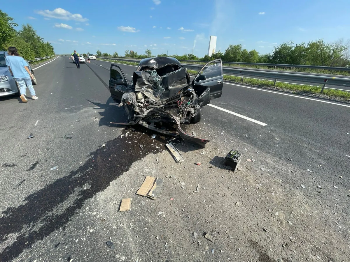 Не справился с управлением: грузовик и "Тойота" столкнулись на Челябинском тракте