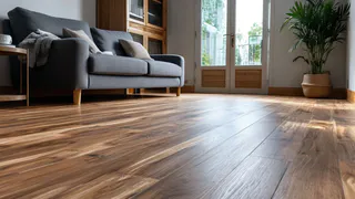 Постелили этот материал под ламинат и получили бесплатный теплый пол без проводки и труб — полиэтилен больше не пригодиться