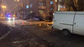 В одном из дворов Магнитогорска водитель «Газели» сдавал назад и наехал на пешехода