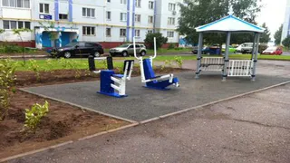 Постарались от души: нижнекамец благодарит домоуправление за тренажеры