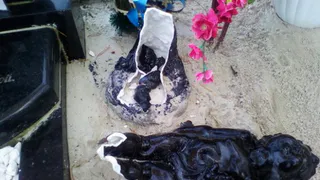 В Белых Берегах вандалы три года орудуют на могиле ребёнка