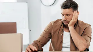 Стрельцы на обрыве нищеты, у Дев крупные расходы - гороскоп на прибыль 18 апреля