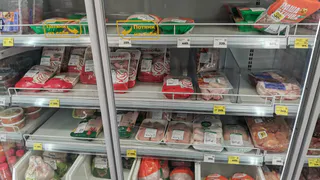 Узнала, как маскируют несвежую курицу — теперь смотрю на один нюанс: теперь мясо у меня всегда свежее