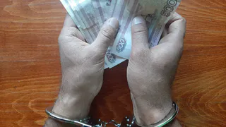 Похитили, удерживали, заставляя заплатить за свободу 2-х комнатной квартирой