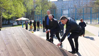 Депутаты Гордумы проверили, как подрядчики устраняют недоделки во дворах