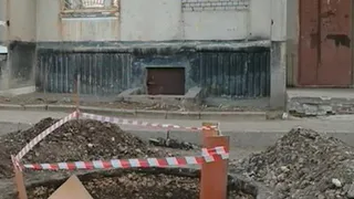 На улице Островского провалился асфальт