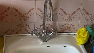 «Опять ржавая вода»: жители готовятся к отключению в центре Рязани и уже жалуются на последствия