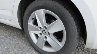 С 25 марта водителей начнут штрафовать за такой тип колес - кто первый в списке