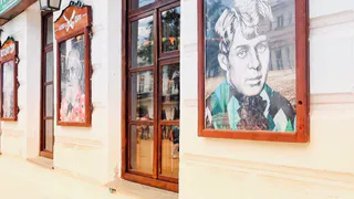 Портрет Есенина на кафе посчитали незаконной рекламой