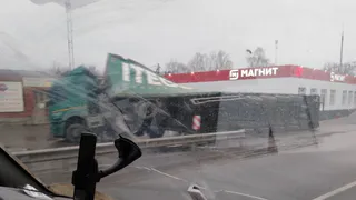 В Путятине возле Магнита перевернулся грузовик