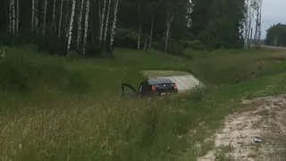 Водитель не справился с управлением: под Рязанью “Рено” вылетел в кювет