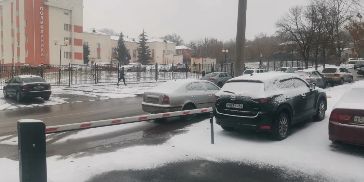В Рязанской области фура не смогла войти в поворот и перекрыла федеральную трассу