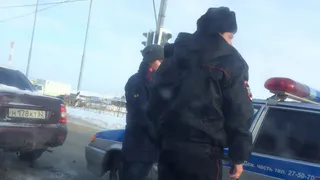 Около "Глобуса" экипаж ДПС врезался в Ладу Приору