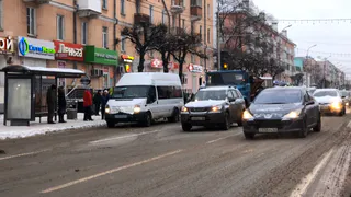 "Колени разбиты": рязанку прищемили дверью маршрутки