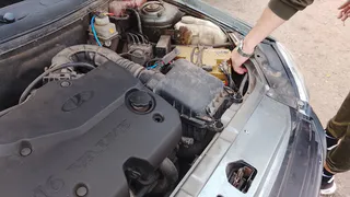 «Водители снимают аккумулятор неправильно»: Рассказываю, как правильно скидывать клеммы, чтобы избежать короткого замыкания