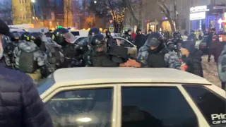 Просто хотели уехать: на площади Победы из машины вытащили рязанцев