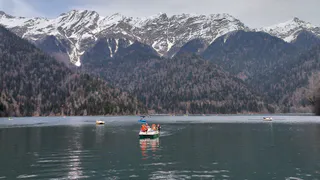 "Пляжный отдых из туалета": россиянин оставил честный отзыв об отдыхе в Абхазии - конские цены и ротовирус