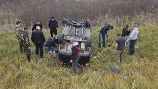 В Суздальском районе автомобиль «Лада Гранта» перевернулся на крышу, внутри находилась семья