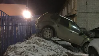 Рязанцы боятся, что припаркованное на пригорке авто сорвется с ручника