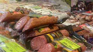 Не берите даже со скидкой в 50%: В Роскачестве рассказали, какую колбасу вредно есть - продается в каждом магазине