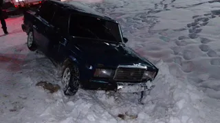 Во Владимире водитель решил погонять и заехал на лестницу фонтана в Центральном парке