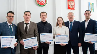  Студенты Нижнекамска получили именные стипендии Олега Морозова