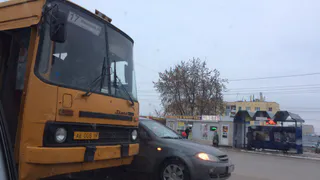 Утреннее ДТП - девушка на Chevrolet въехала в 17 автобус