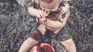 Молодая мамочка похвасталась фотосессией, где запечатлён ее ребёнок, который поедает весьма специфичный торт