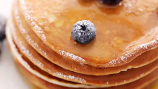 Английские крампеты: воздушные оладьи на скорую руку