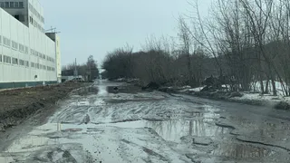 «Хотим обратить внимание на состояние дороги на улице Прижелезнодорожная»: горожане бьют тревогу из-за разбитой дороги