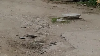 На улице 6 Линия люк открыт больше месяца