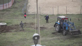 Глава Рыбного лично показал, как ставить тренажеры на улице Большой