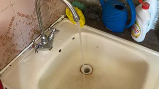 Из кранов в одном из рязанских домов потекла черная вода