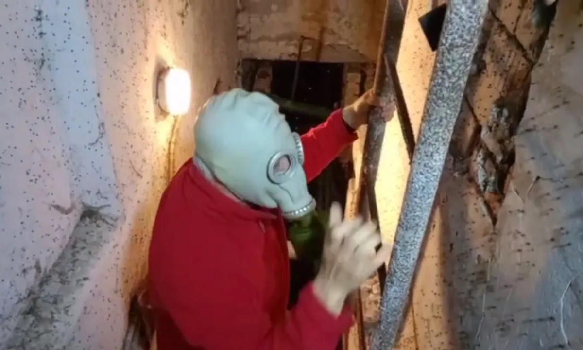 Челябинский депутат спустился в затопленный нечистотами подвал и ужаснулся