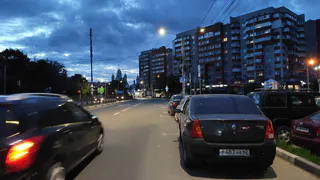 На улице Новоселов в Рязани неизвестный протаранил два автомобиля и скрылся с места ДТП