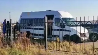 По три ряда новых могил в неделю: возле рязанского кладбища собралась пробка из катафалков