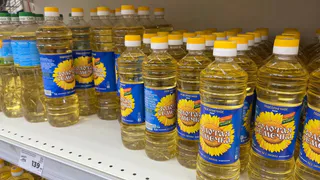 Это масло берите по 3 бутылки: в Роскачестве озвучили лучшие марки подсолнечного масла