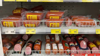 "Берите смело - там исключительно натуральное мясо": россиянам назвали лучшие марки колбасы