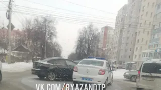 «Мазда» врезалась в Росгвардию: подробности ДТП на Татарской